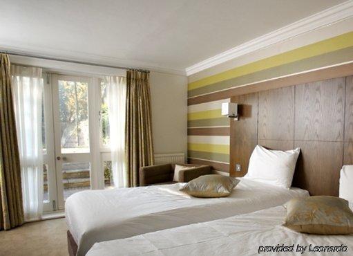 The Manor 4* Elstree